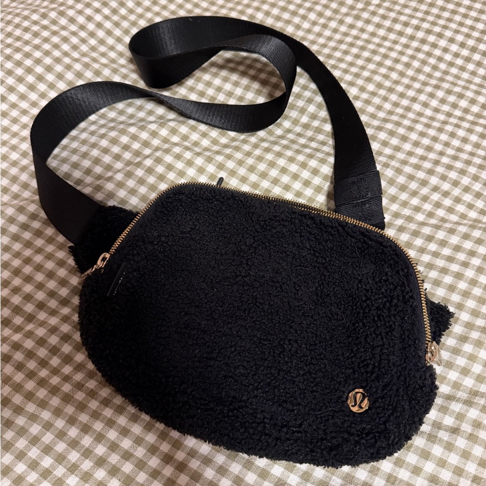 lululemon athletica Black Fleece Crossbody Bag